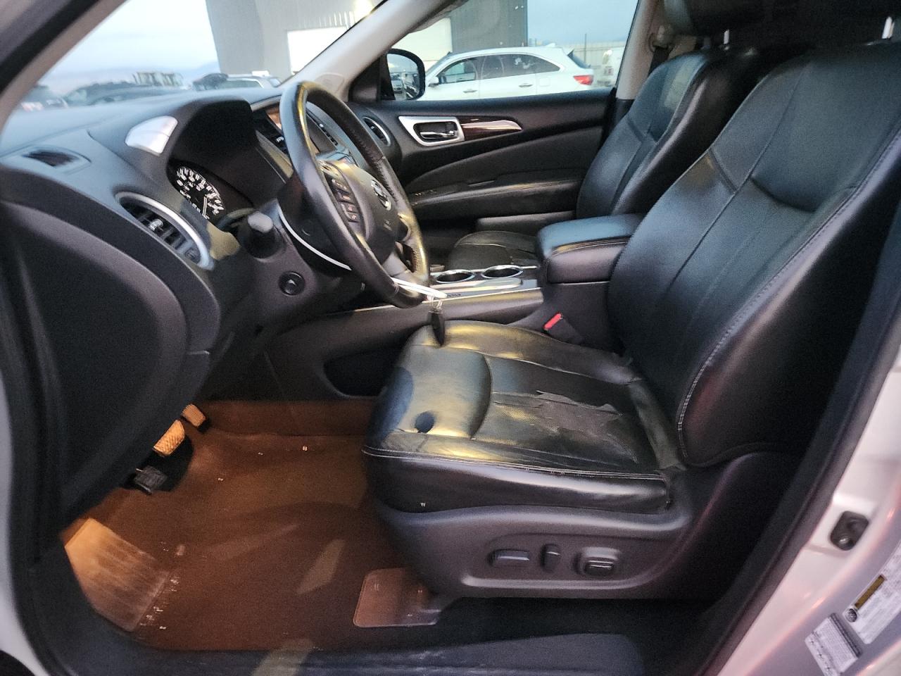 Nissan Pathfinder S Image 3