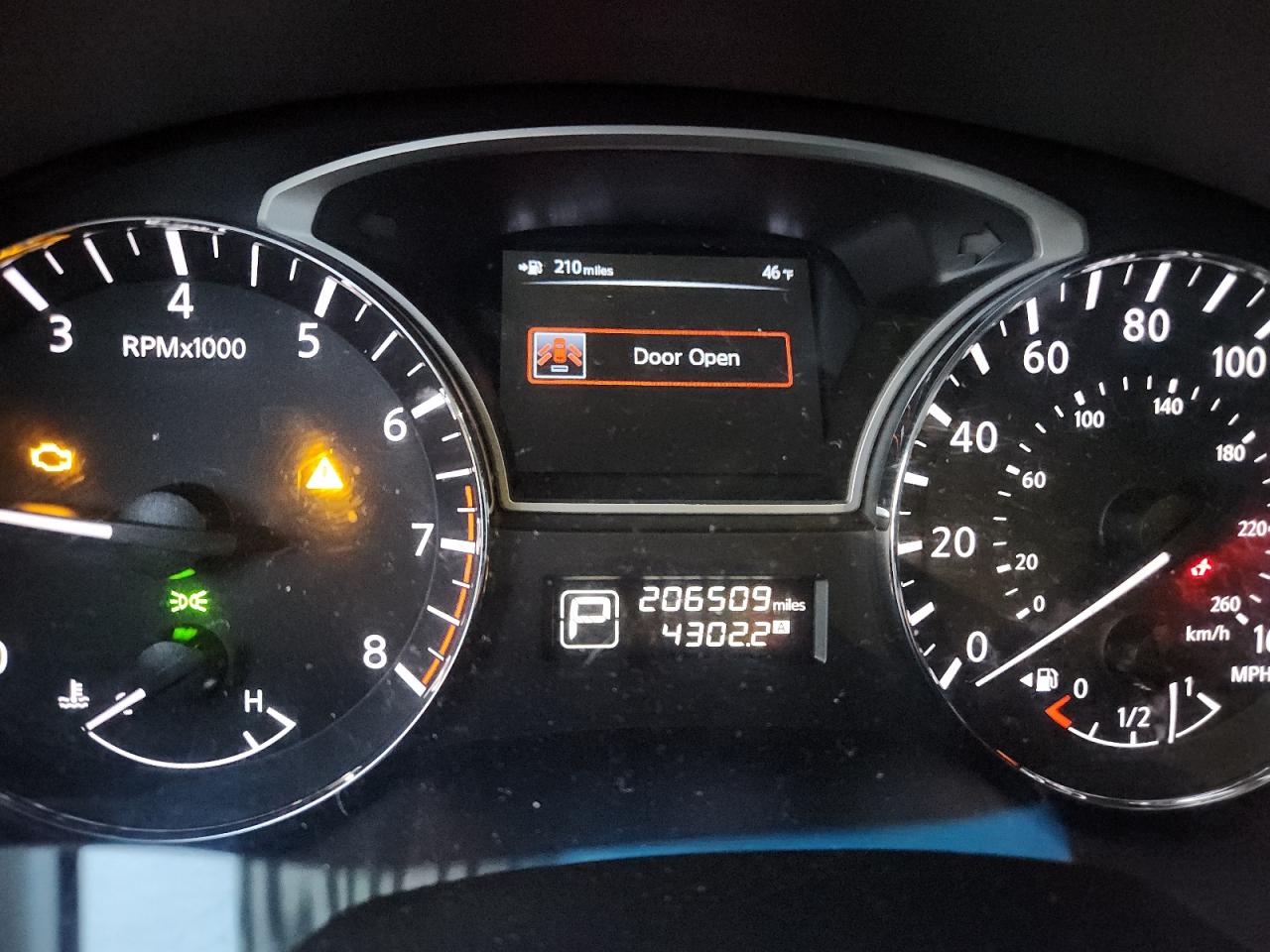 Nissan Pathfinder S Image 7