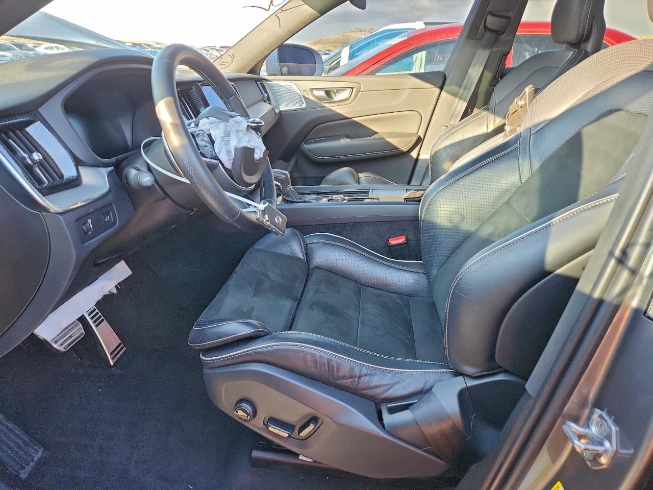 Volvo XC60 T6 R-design Image 9