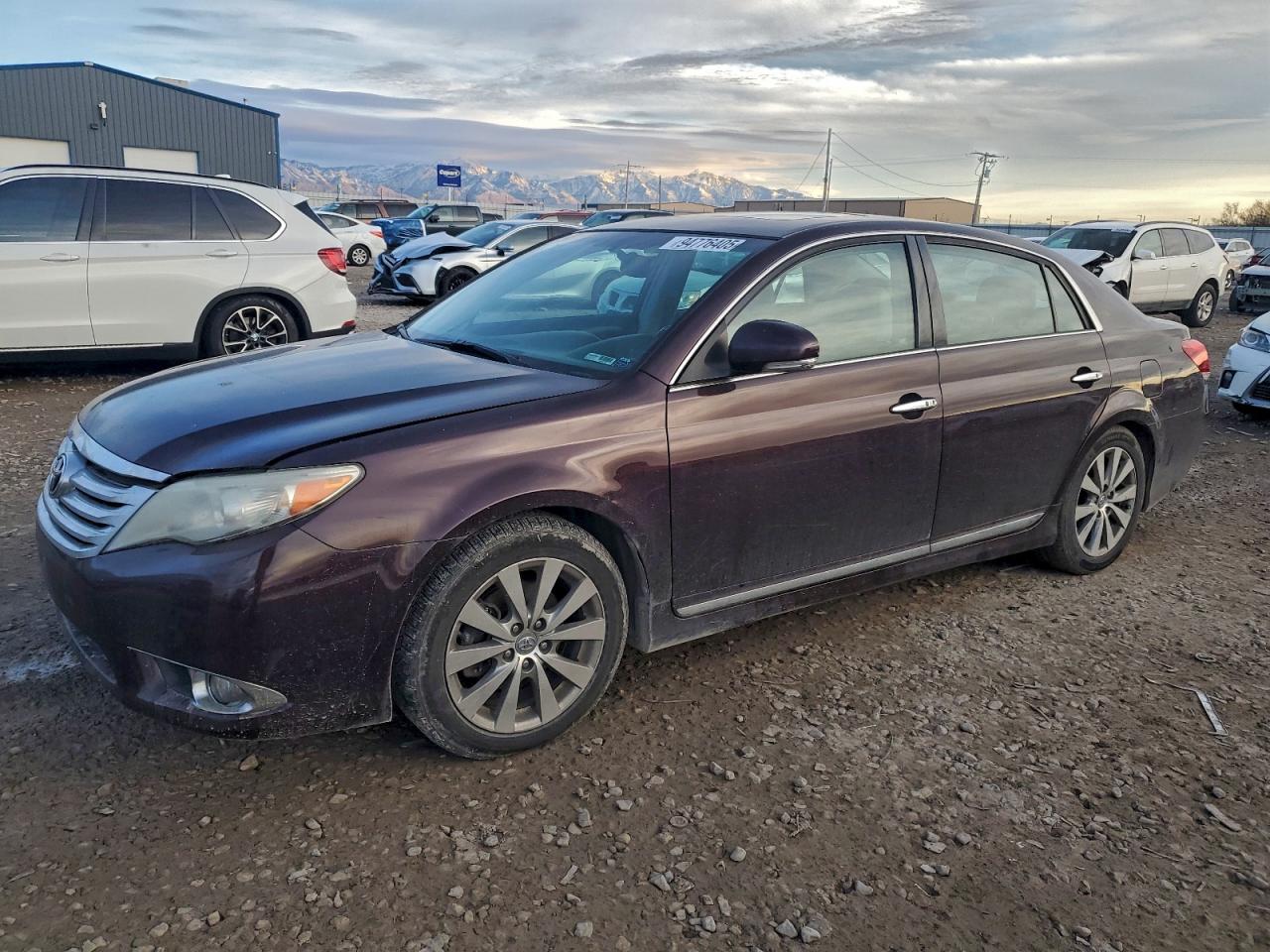 Toyota Avalon Base Image 1