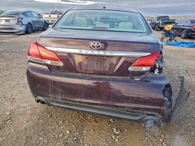 Toyota Avalon Base Image 9