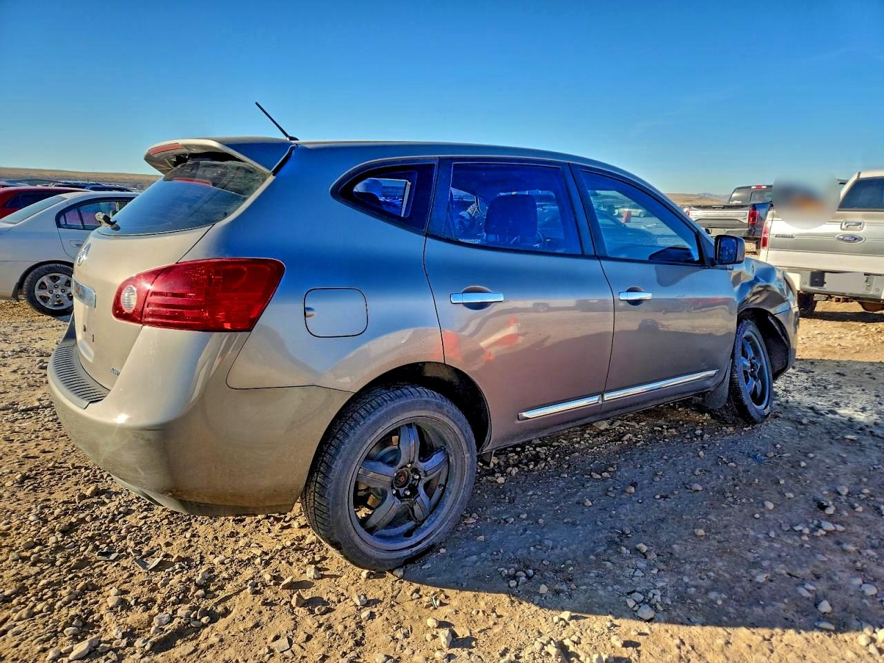 Nissan Rogue S Image 3