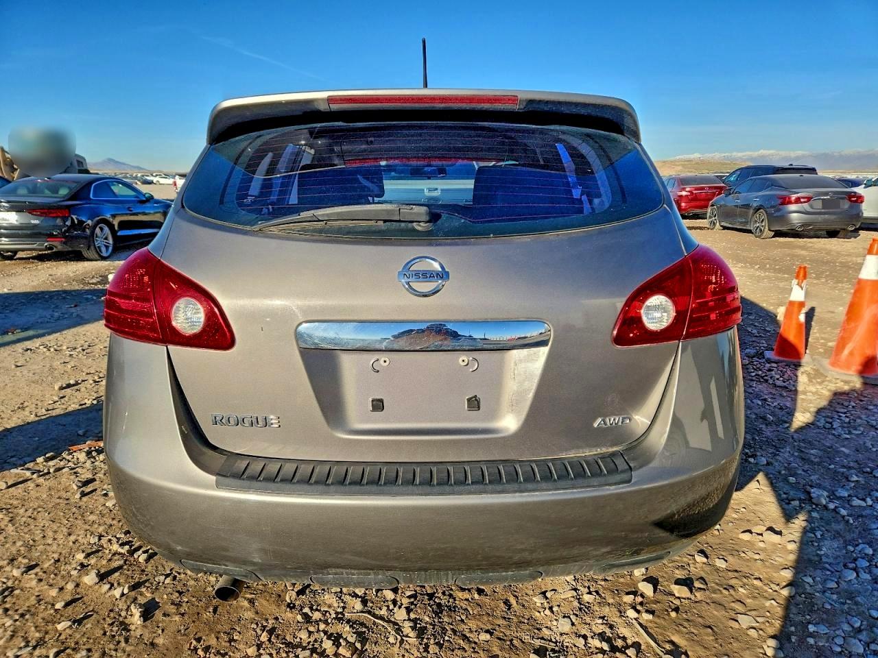 Nissan Rogue S Image 5