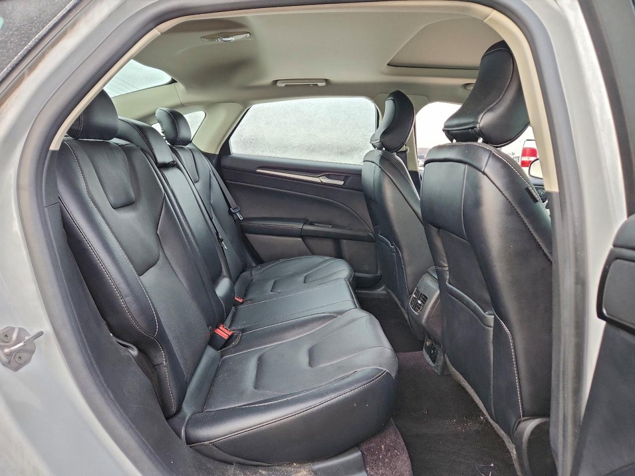 Ford Fusion Titanium Image 10