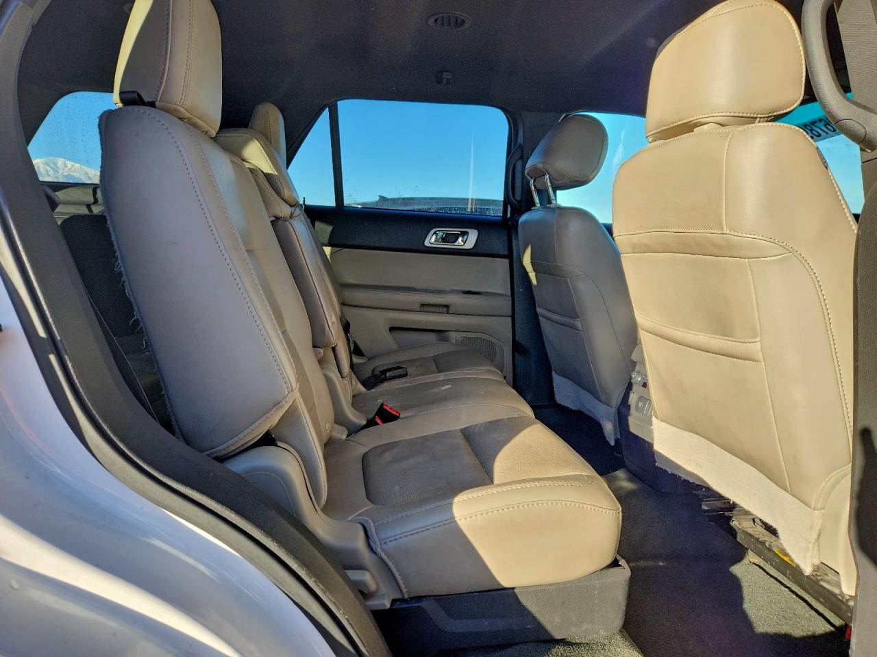 Ford Explorer Limited Image 4