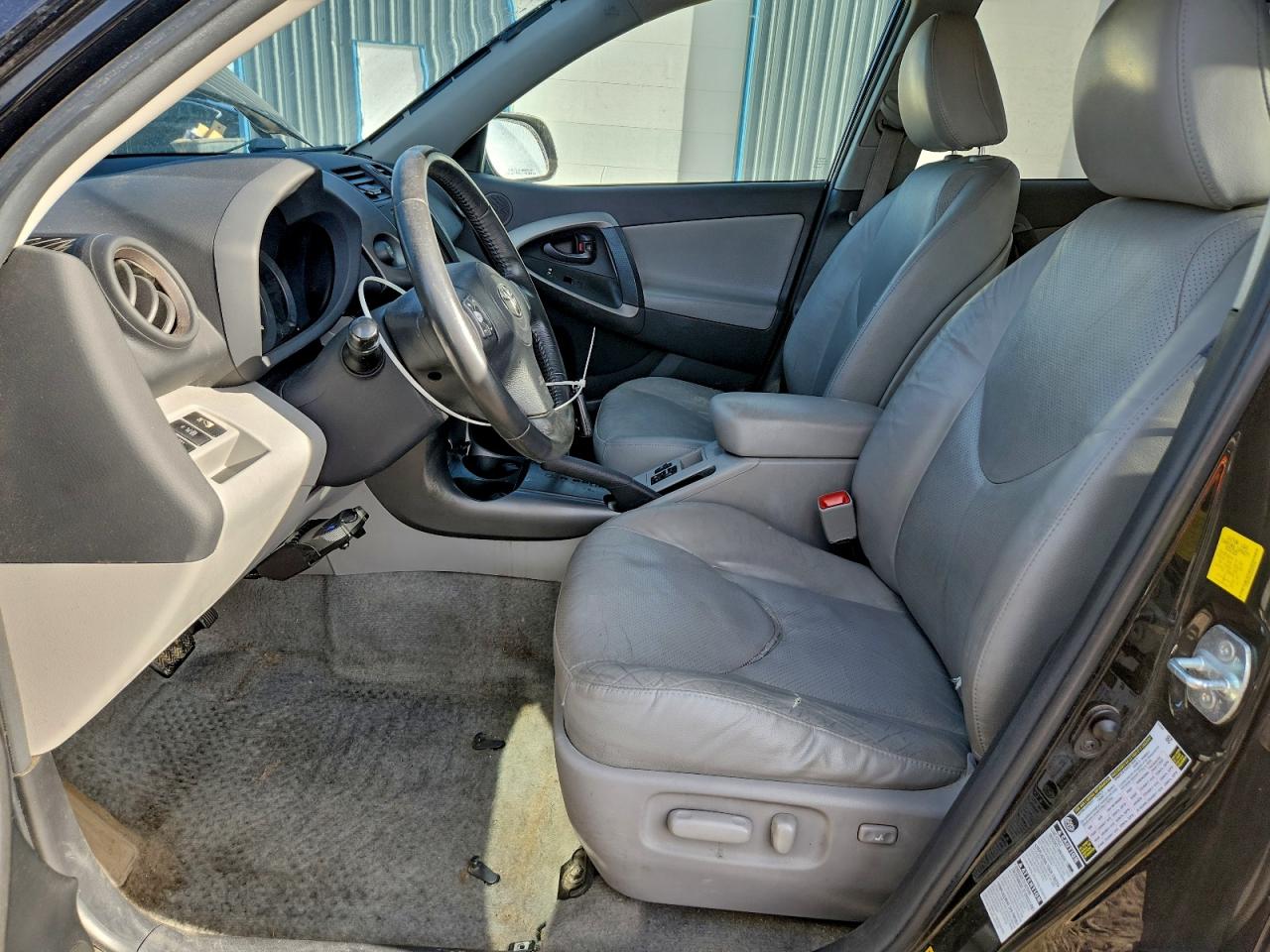 Toyota RAV4 Limited Image 7