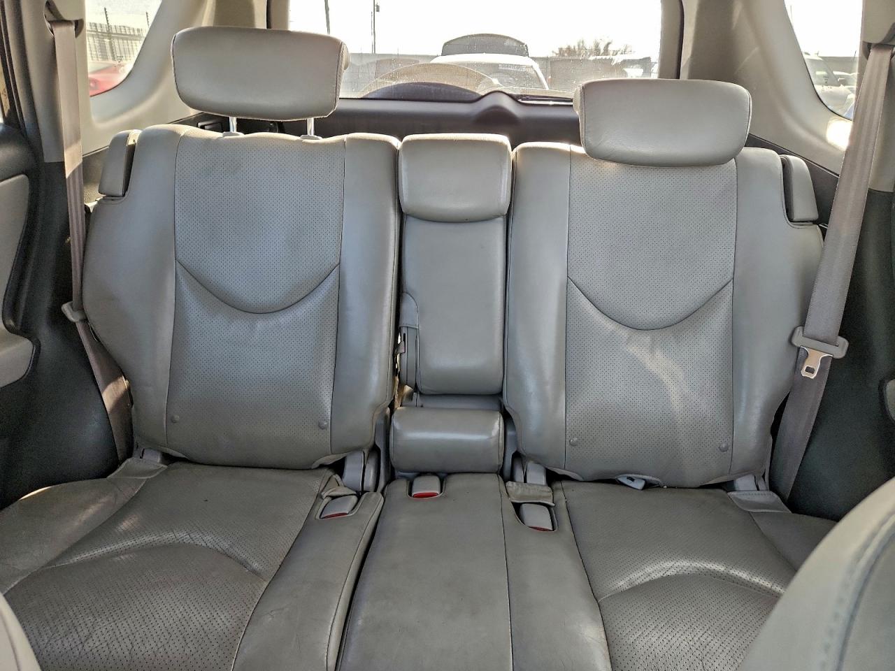 Toyota RAV4 Limited Image 13