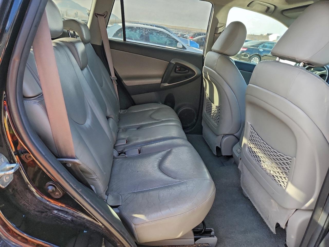 Toyota RAV4 Limited Image 8