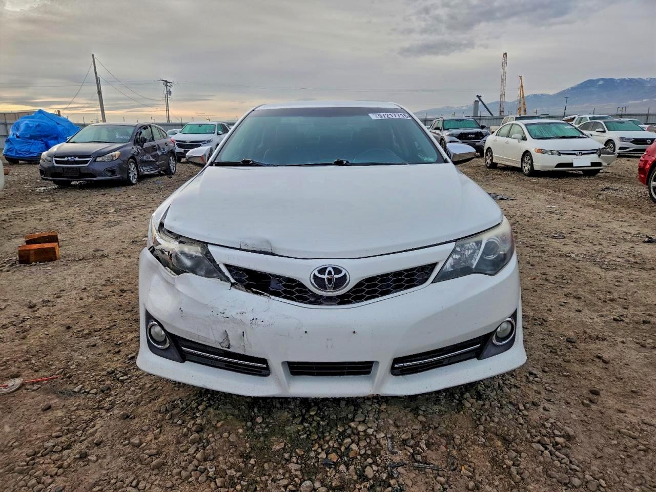 Toyota Camry L Image 12