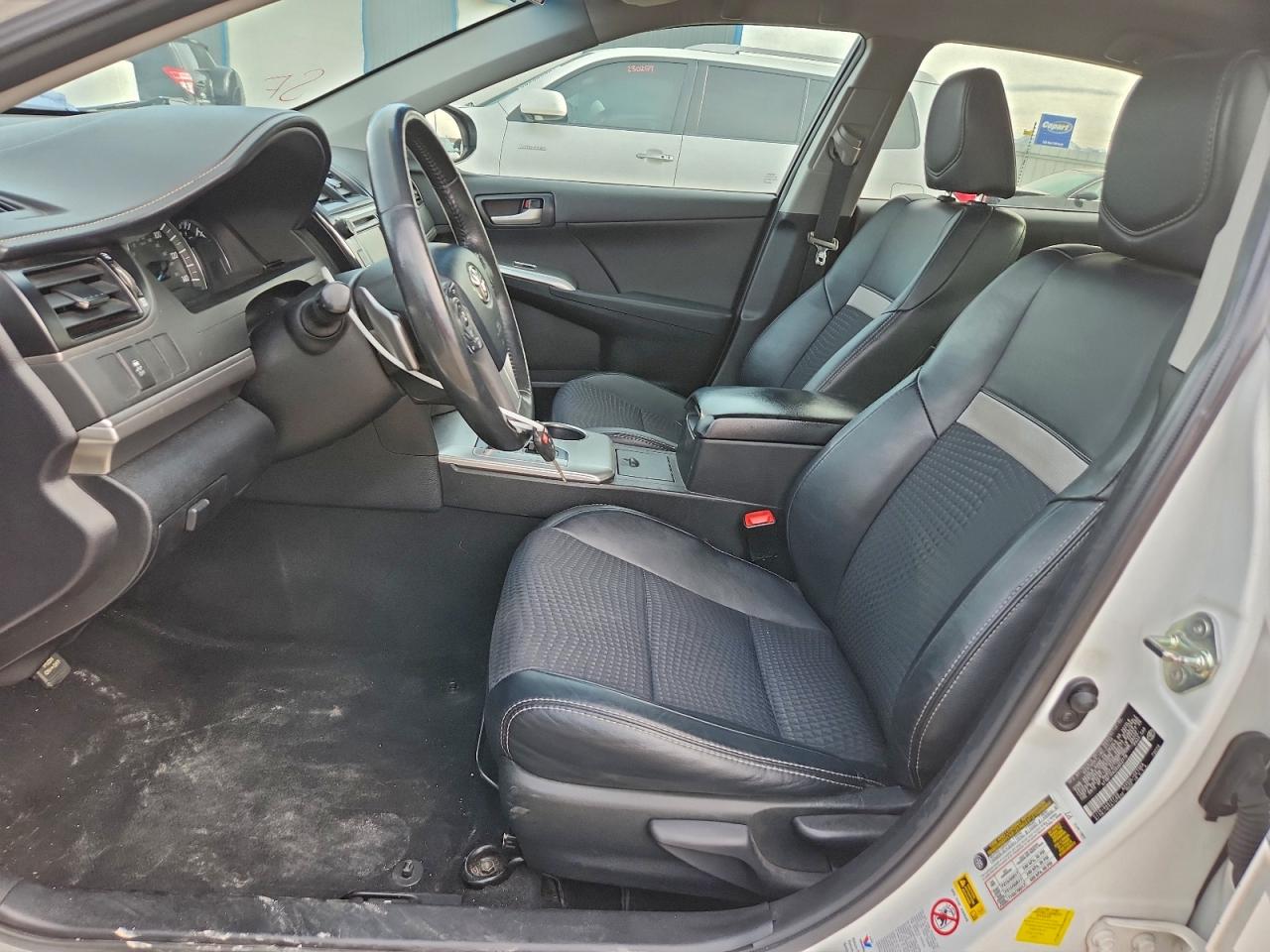 Toyota Camry L Image 11