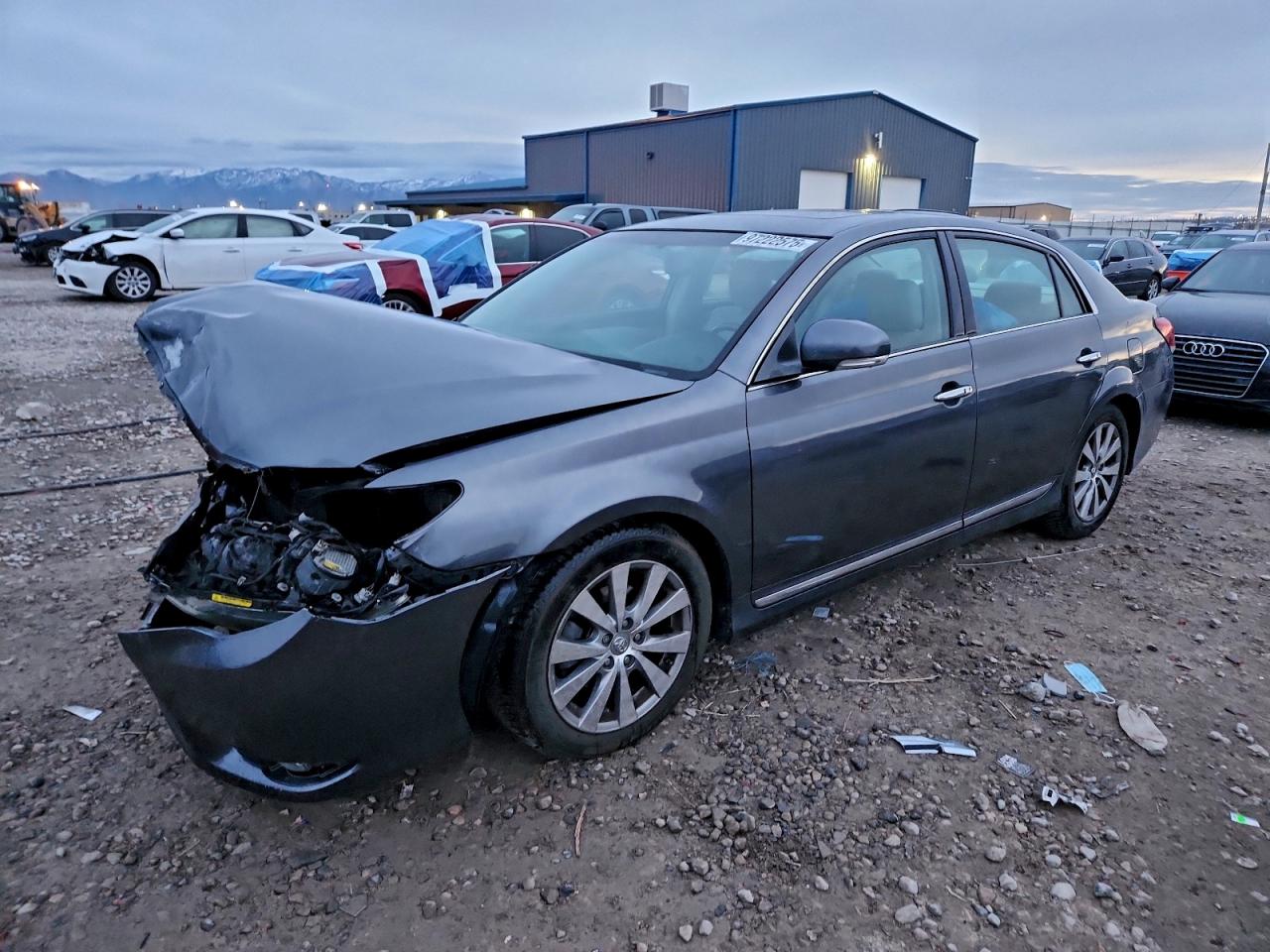 Toyota Avalon Base Image 1