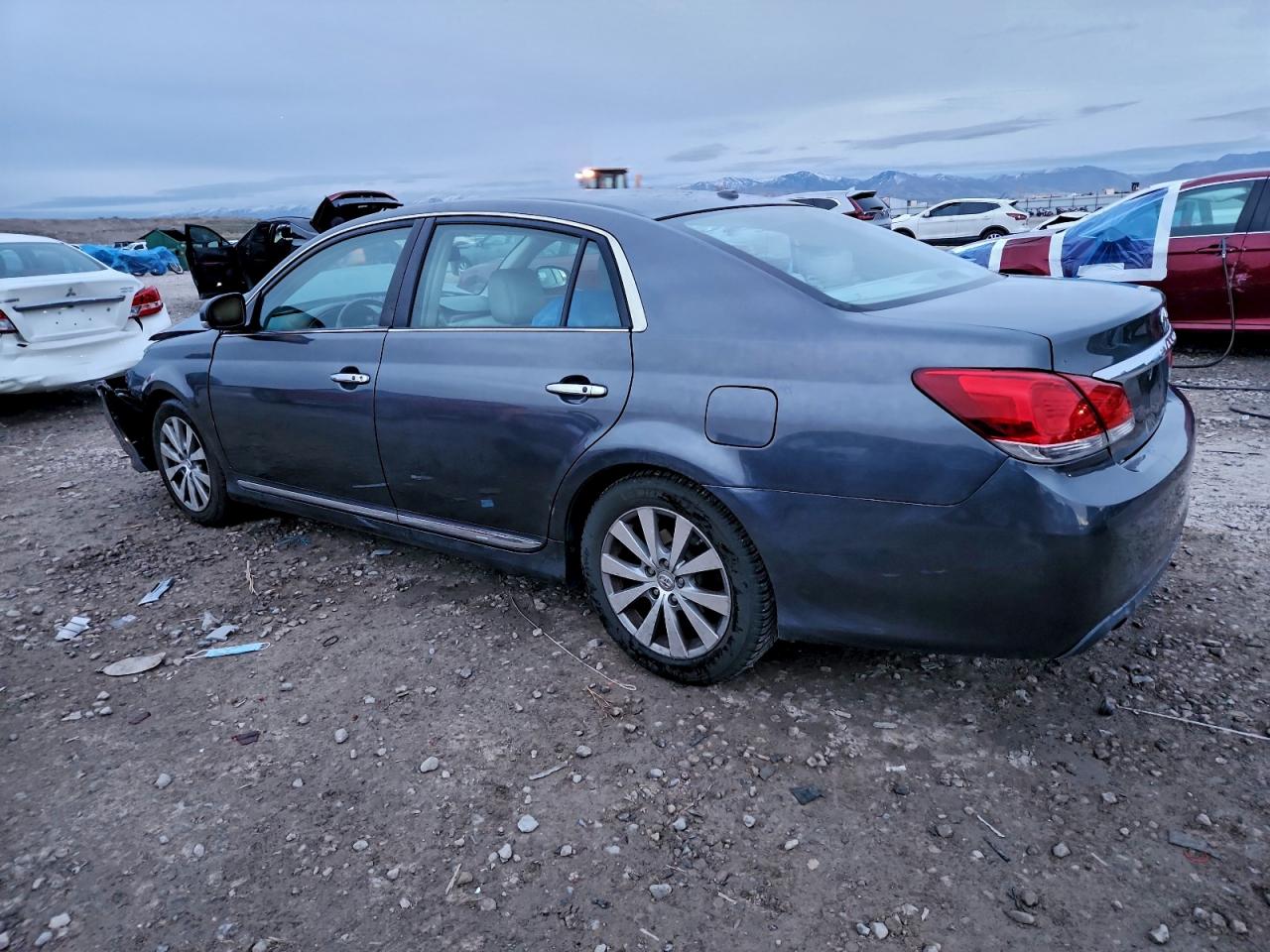 Toyota Avalon Base Image 3