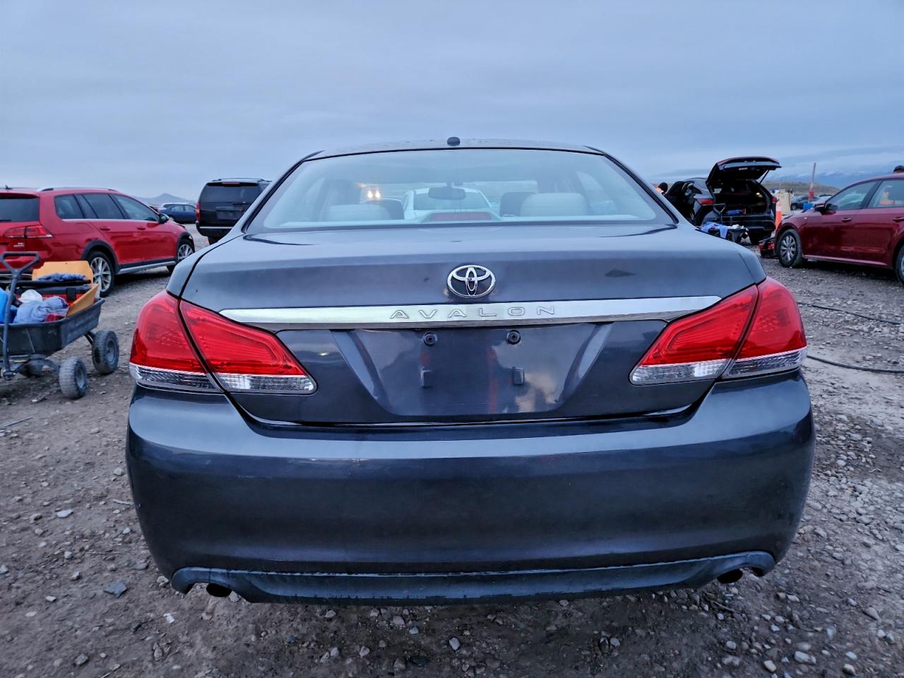Toyota Avalon Base Image 5