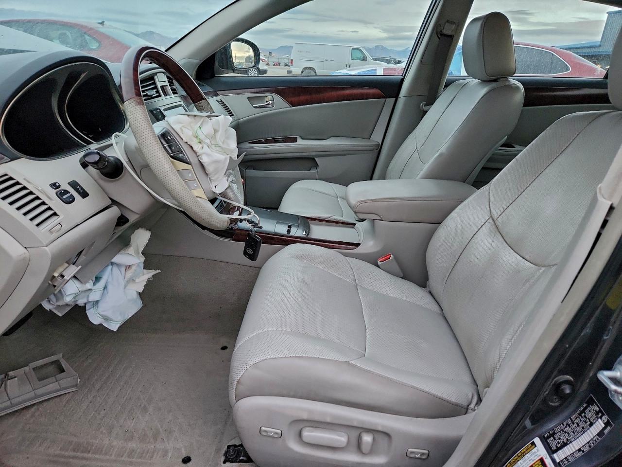 Toyota Avalon Base Image 11