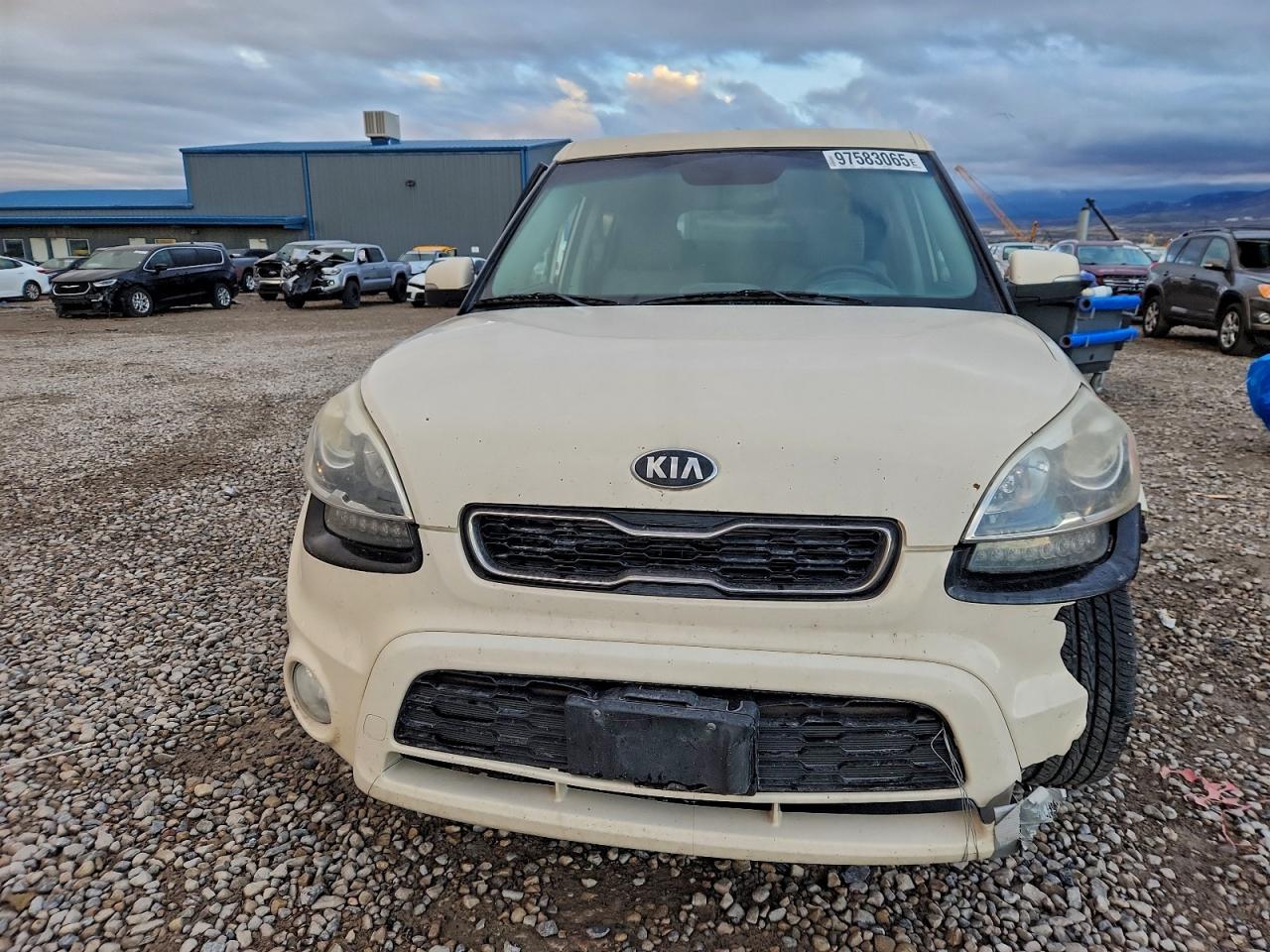 Kia Soul + Image 11