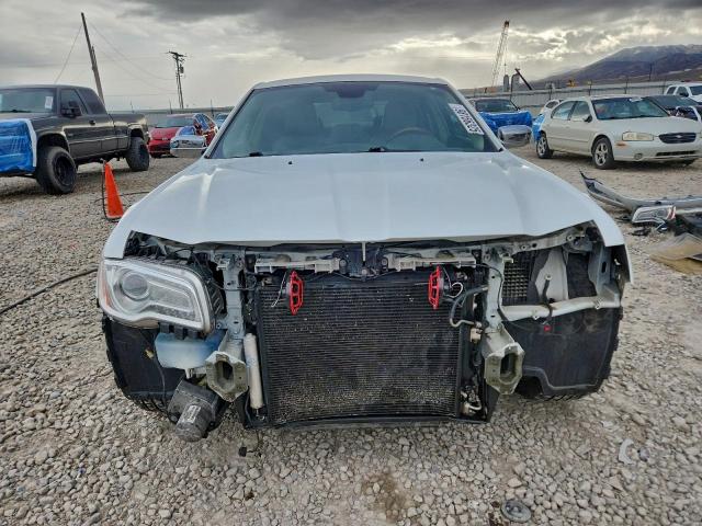 Chrysler 300 Image 3