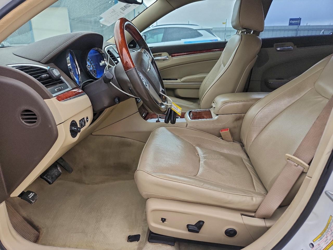 Chrysler 300 Image 7