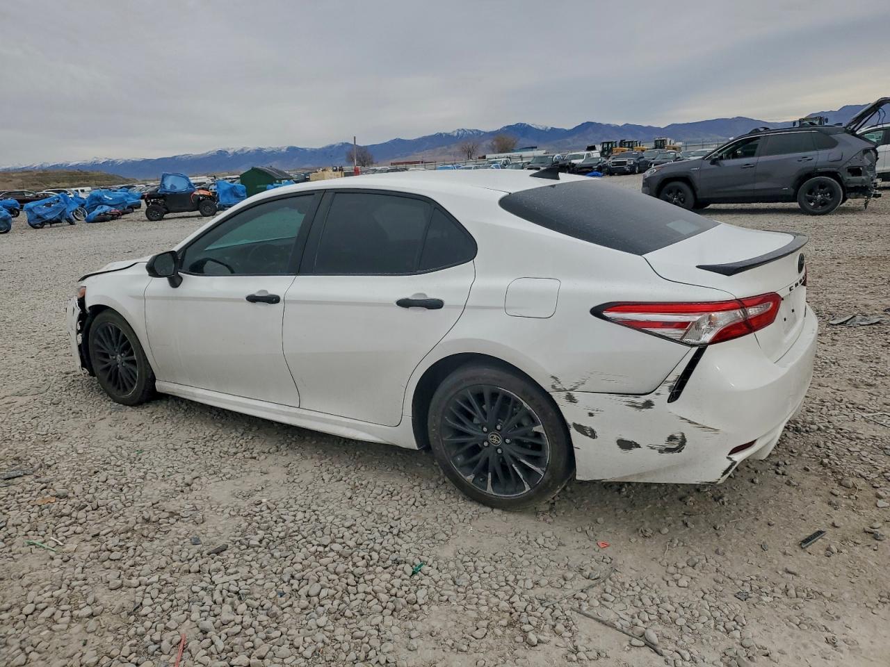 Toyota Camry Se Image 8