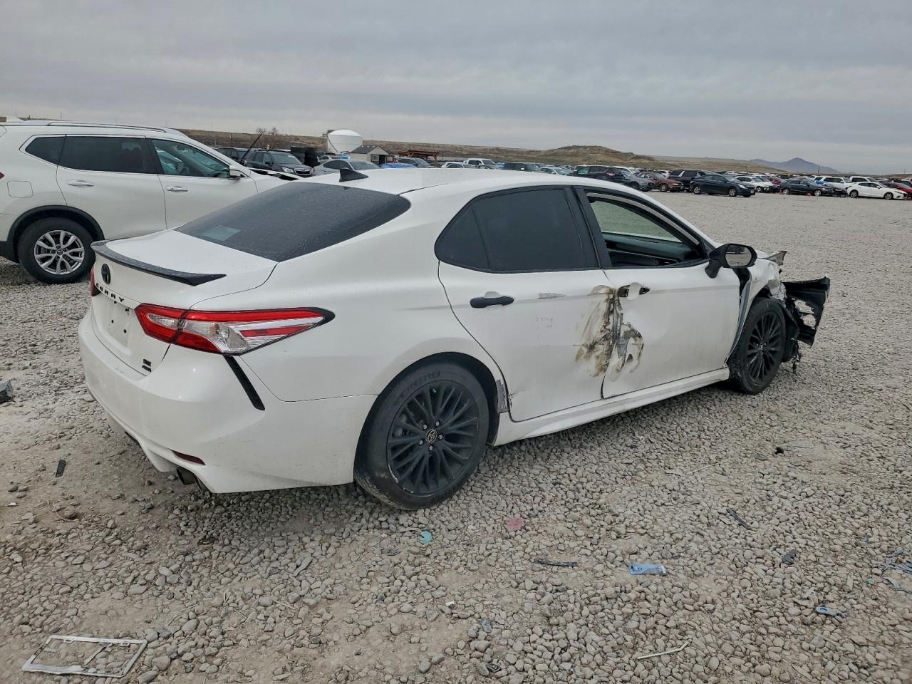 Toyota Camry Se Image 7