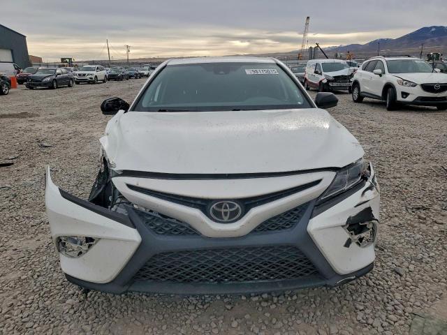 Toyota Camry Se Image 9