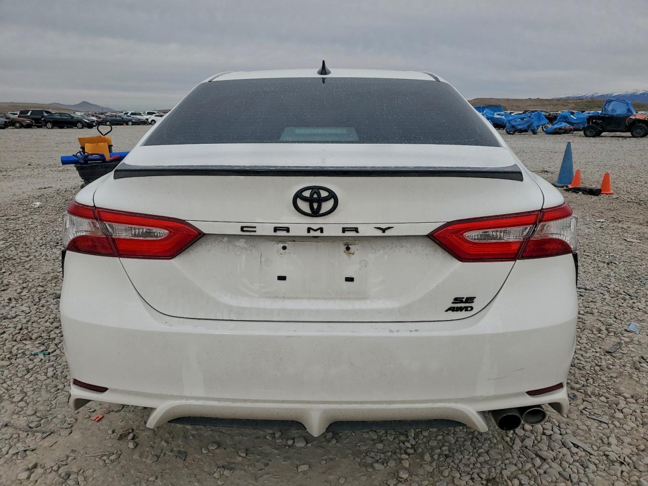 Toyota Camry Se Image 11