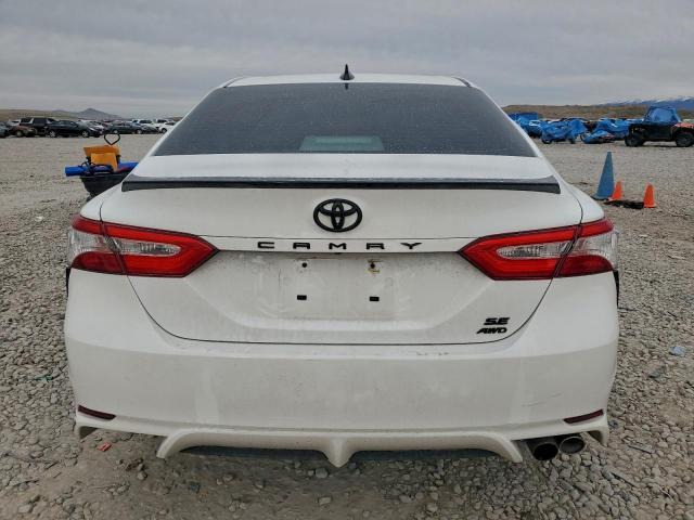 Toyota Camry Se Image 11