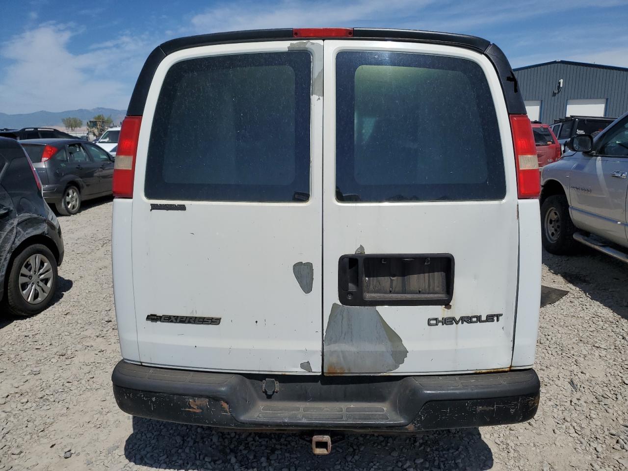 Chevrolet Express Image 7