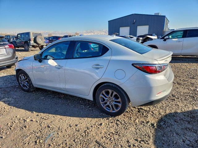 Toyota Yaris L Image 3