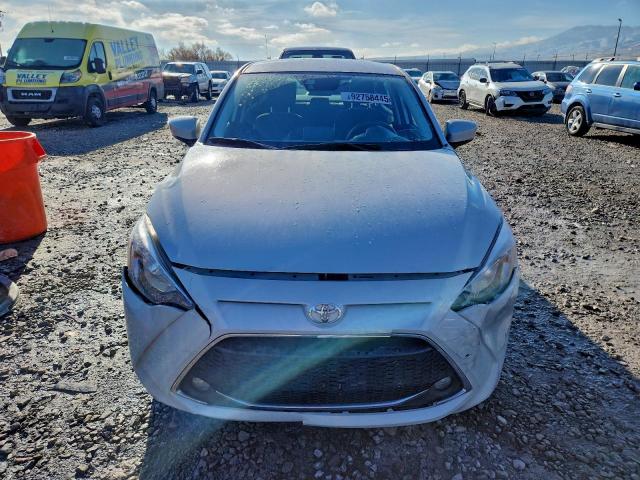 Toyota Yaris L Image 12