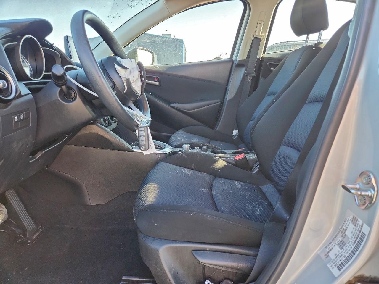 Toyota Yaris L Image 8