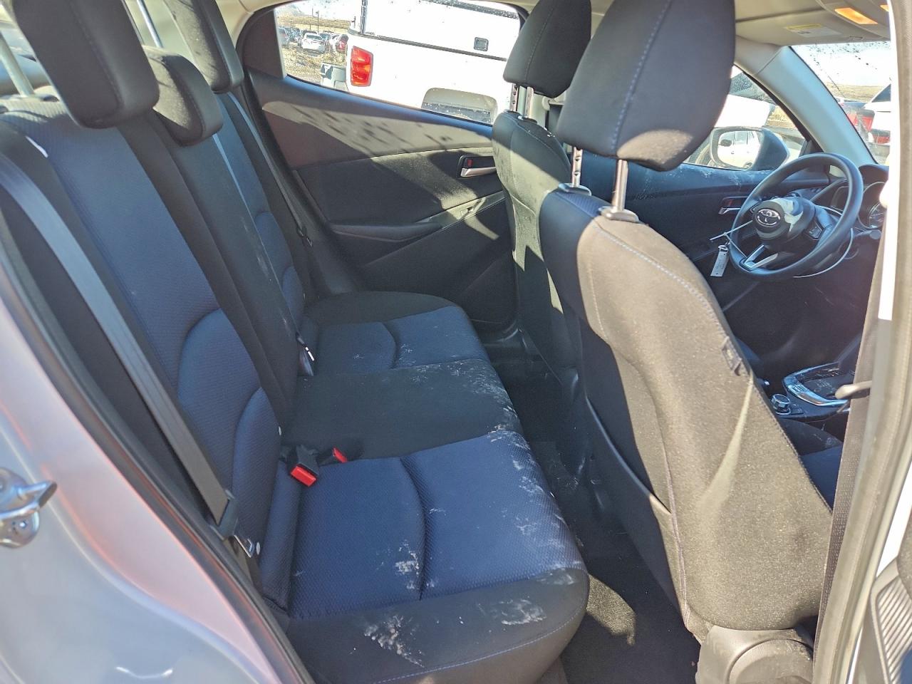 Toyota Yaris L Image 11