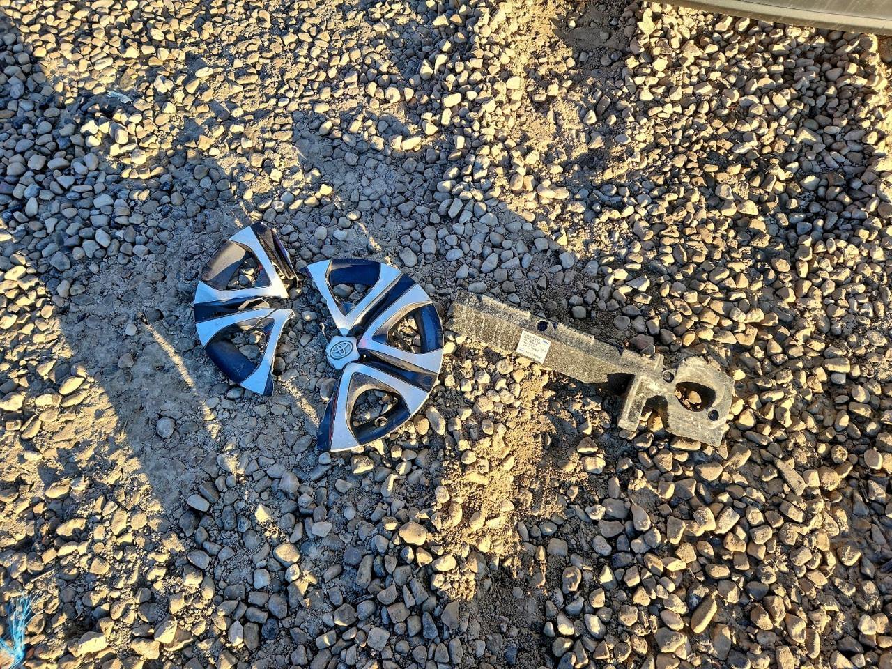 Toyota RAV4 Le Image 14