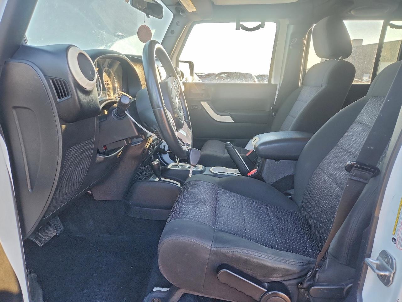 Jeep Wrangler Sahara Image 3