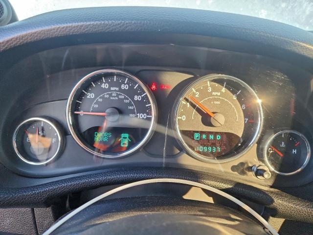 Jeep Wrangler Sahara Image 4