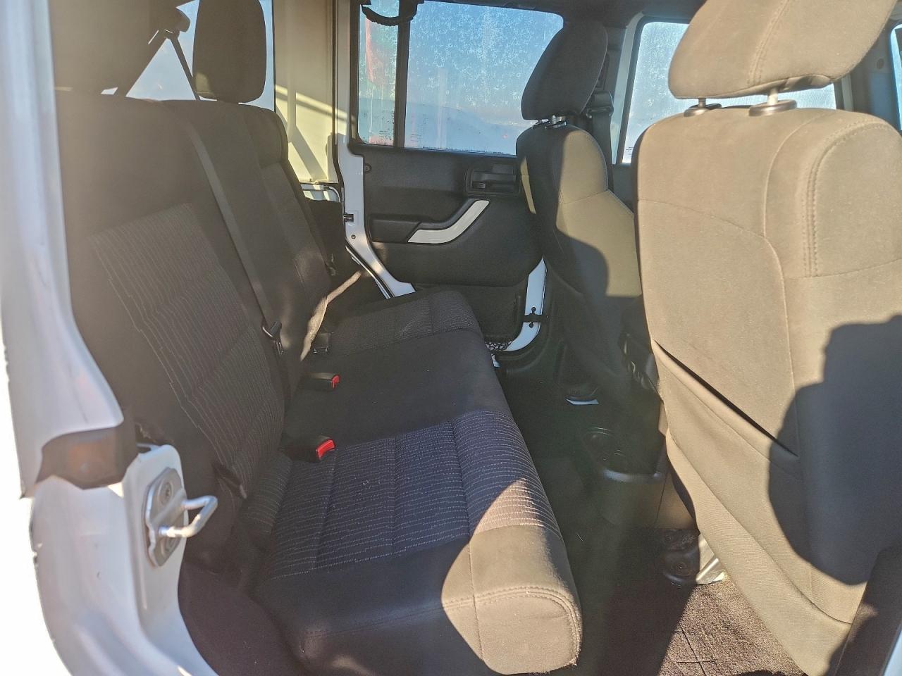 Jeep Wrangler Sahara Image 7