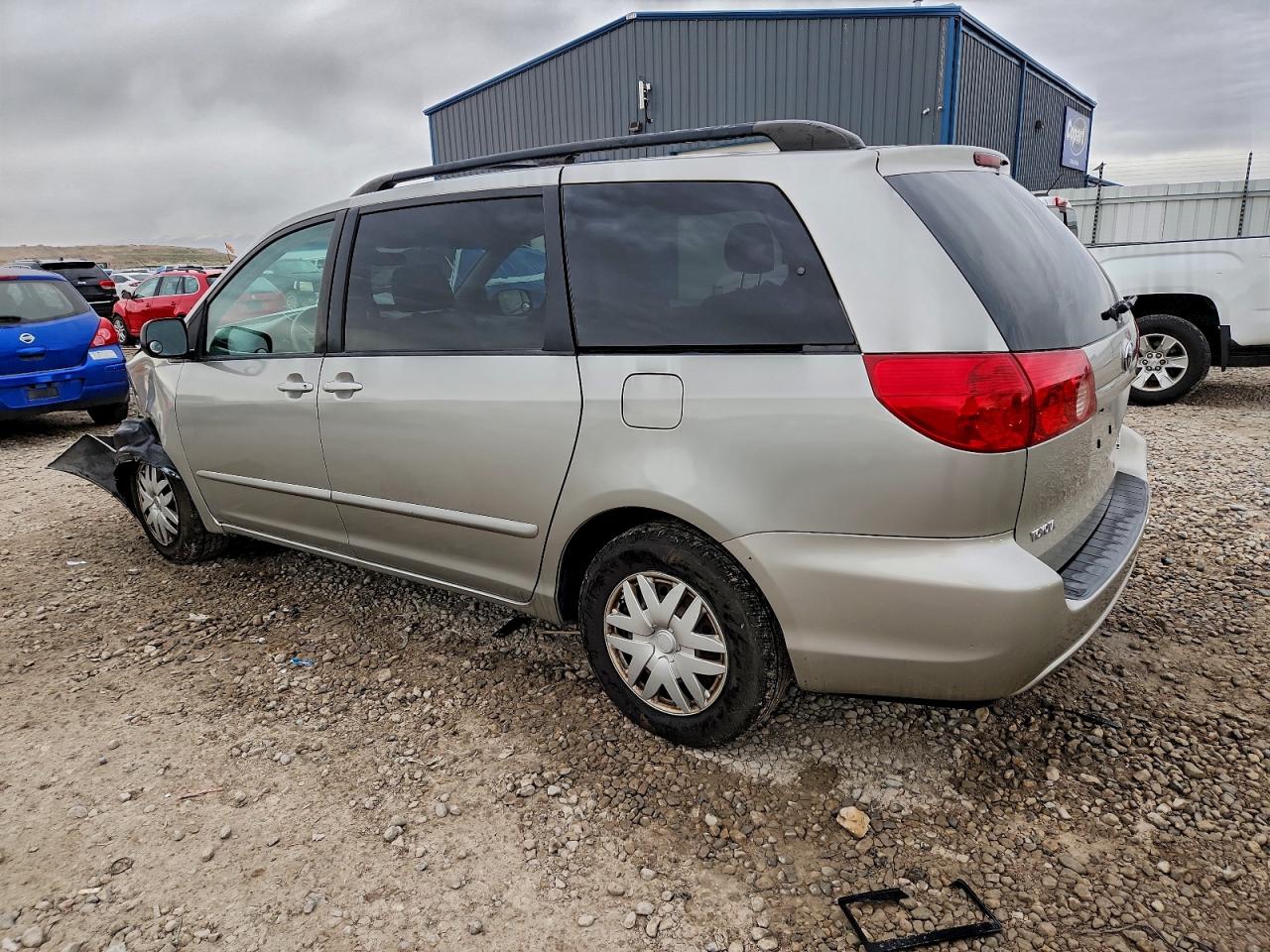 Toyota Sienna Ce Image 13