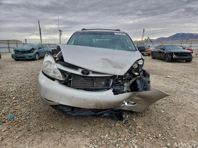 Toyota Sienna Ce Image 3