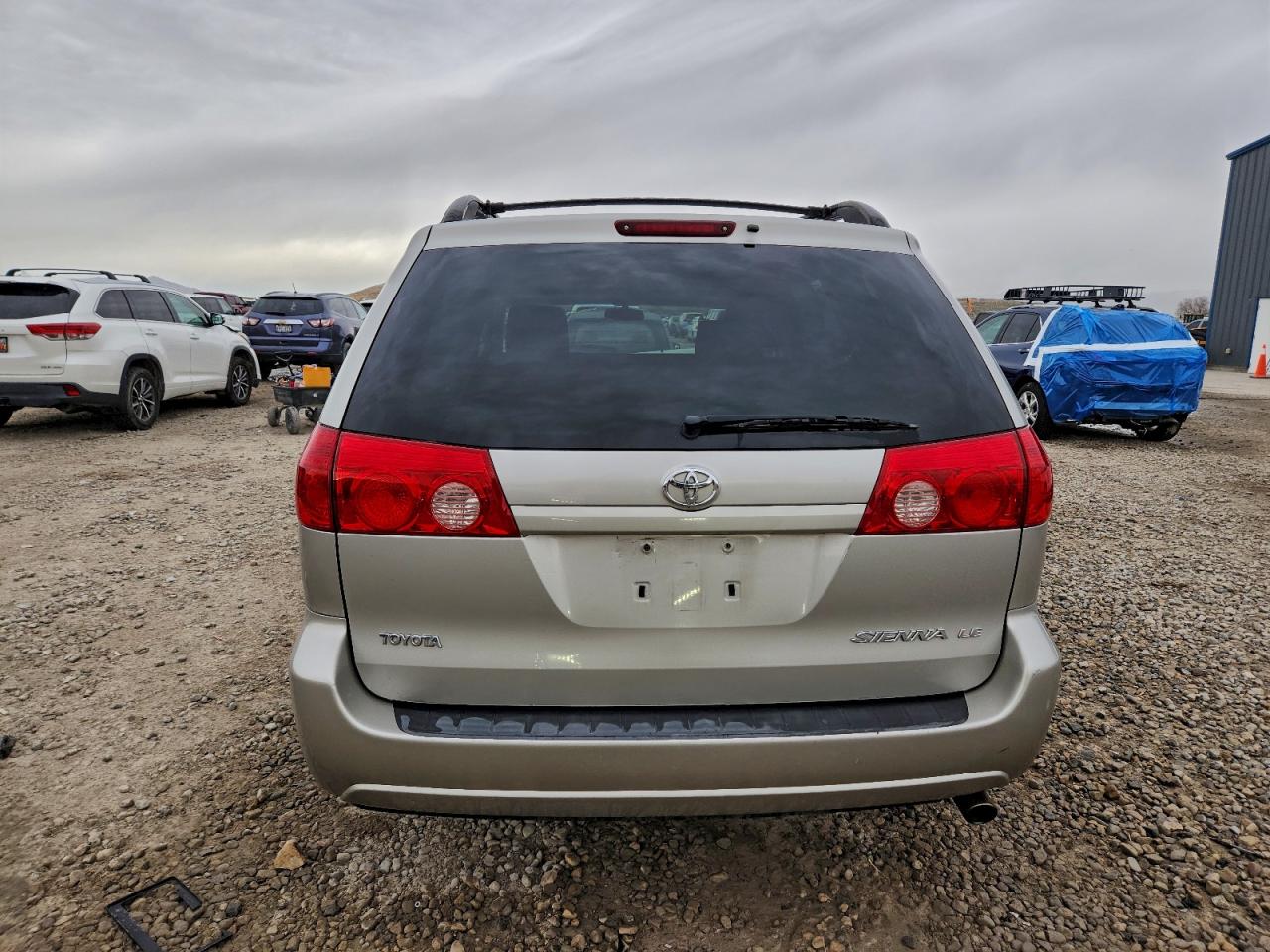 Toyota Sienna Ce Image 6