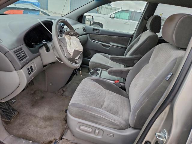 Toyota Sienna Ce Image 4