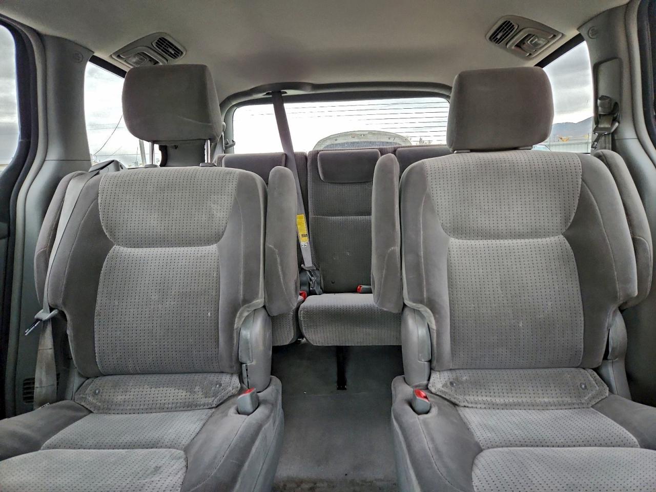 Toyota Sienna Ce Image 9