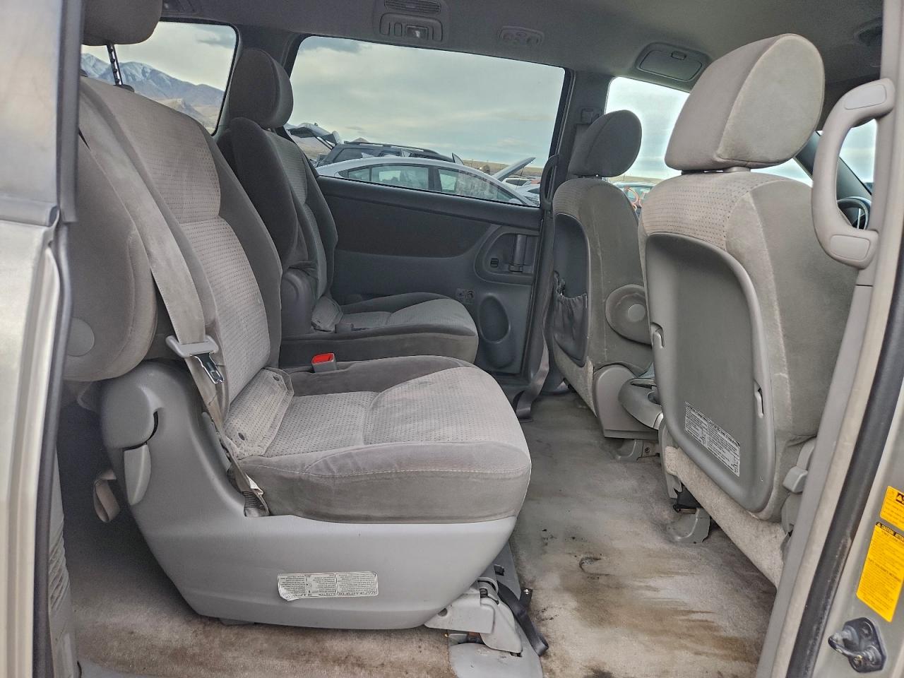 Toyota Sienna Ce Image 10