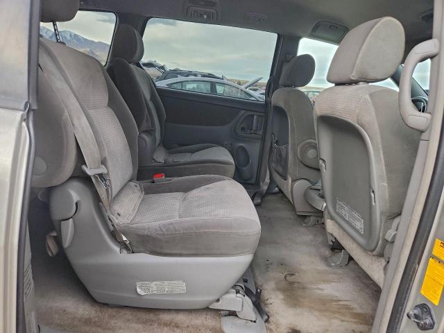 Toyota Sienna Ce Image 10