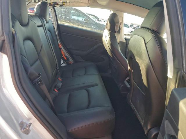 Tesla Model 3 Image 4