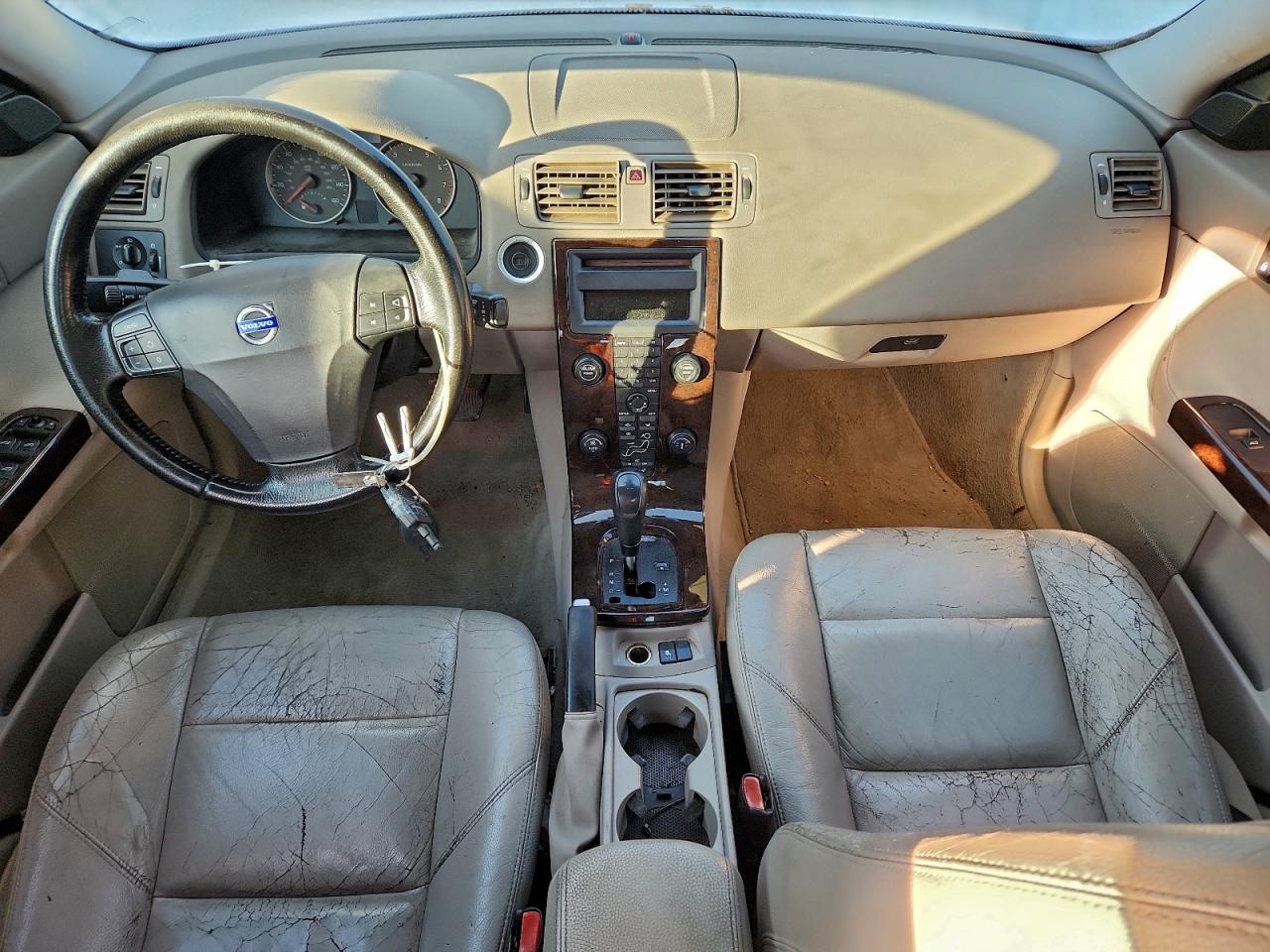 Volvo S40 2.4i Image 2