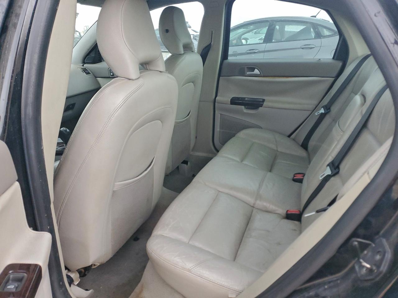 Volvo S40 2.4i Image 9