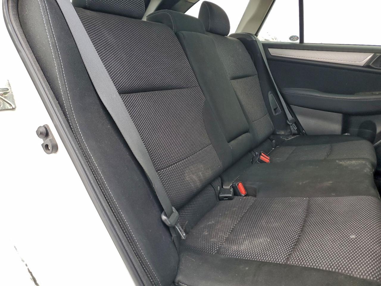 Subaru Outback 2.5i Premium Image 11