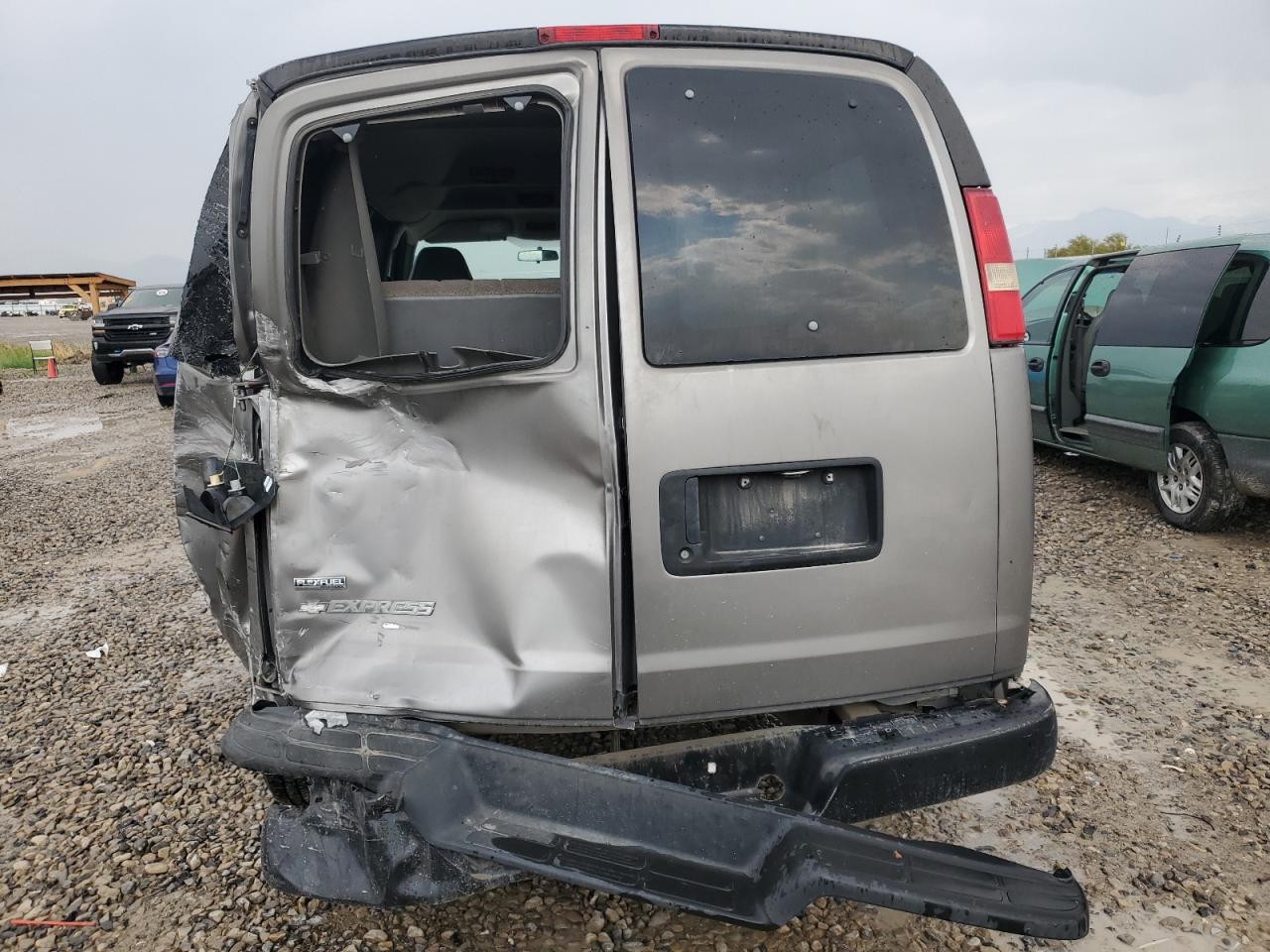 Chevrolet Express Image 4