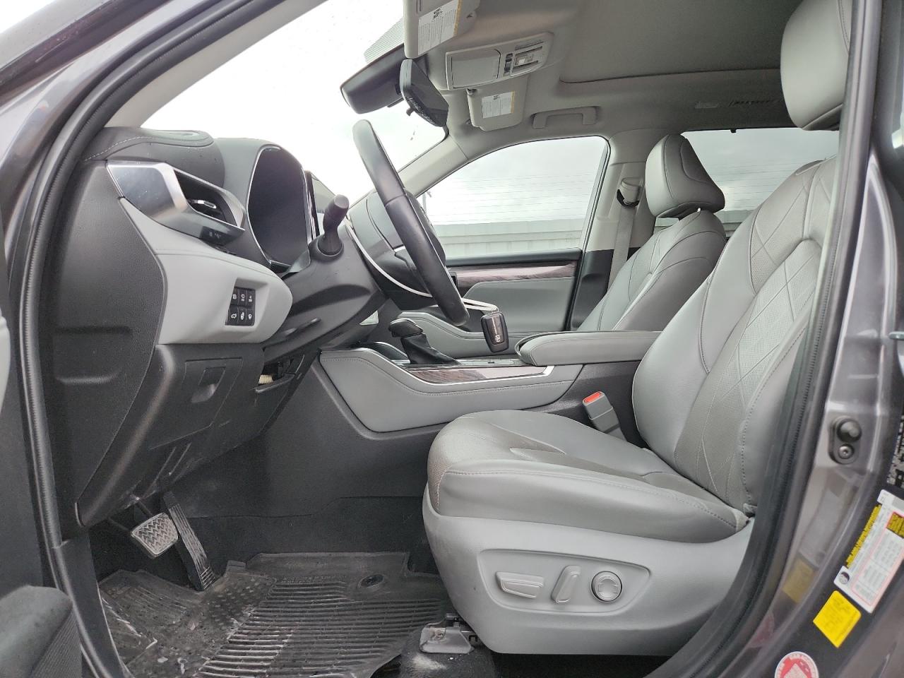 Toyota Highlander Hybrid Platinum Image 3