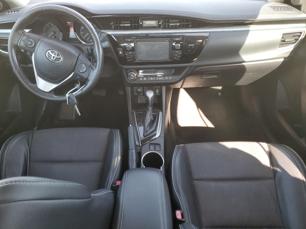 Toyota Corolla L Image 6