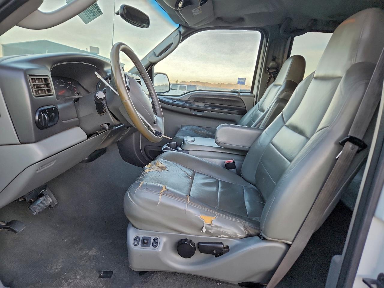 Ford Excursion Xlt Image 3